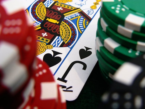 se doper au poker